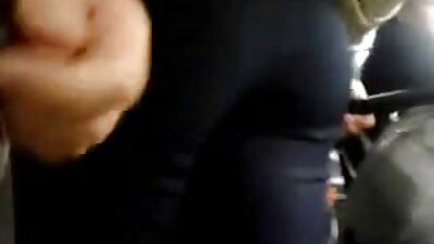 Брюнетка с пигтейли прави пускане porno klipcheta на мъжа си