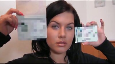 Срамежливото момиче слуша своя сексуален терапевт, порно филмчета който я учи на четворка