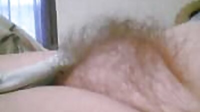 Червенокоса, която има хубаво дупе, ближе ретро порно филм петел на дивана