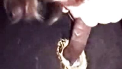 Дрънкалка, която обича анал, отваря бузите на задника си, видеоклипове секс за да може да се чука