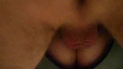 Сладко изглеждаща кучка брюнетка изисква кремавица във вагината си porno s balgarki