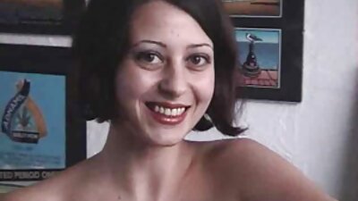 Горещо момиче от колежа секс порно филми прониква в стаята на общежитието от някои мъже